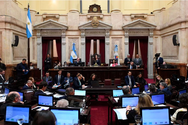 Habrá una sesión especial para retrotraer el aumento de las dietas de los senadores