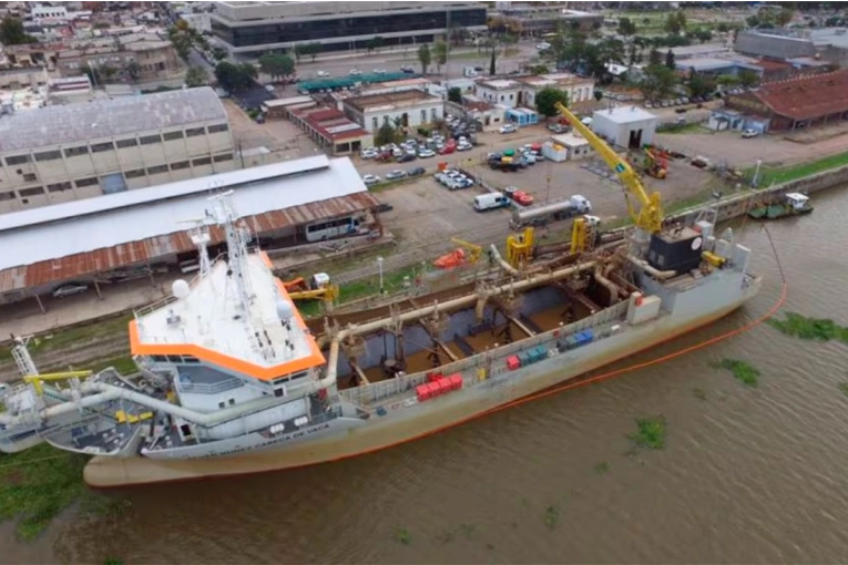 Aislaron un barco en el Río Paraná por un posible caso de viruela del mono