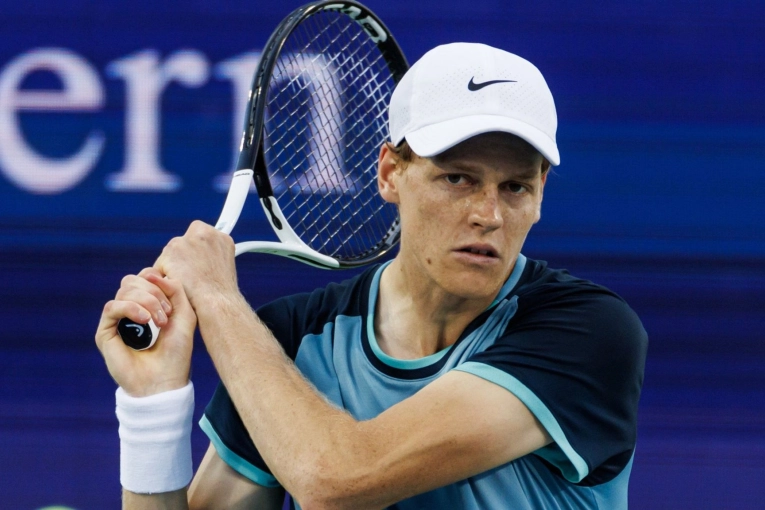 Jannik Sinner, número 1 del mundo en tenis, dio positivo en un control antidoping: no será suspendido