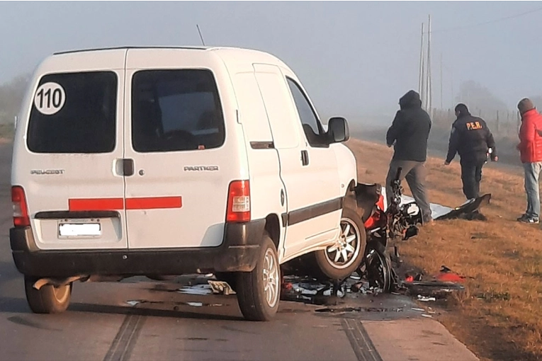 Un motociclista falleció en impresionante choque de tres vehículos en Crespo