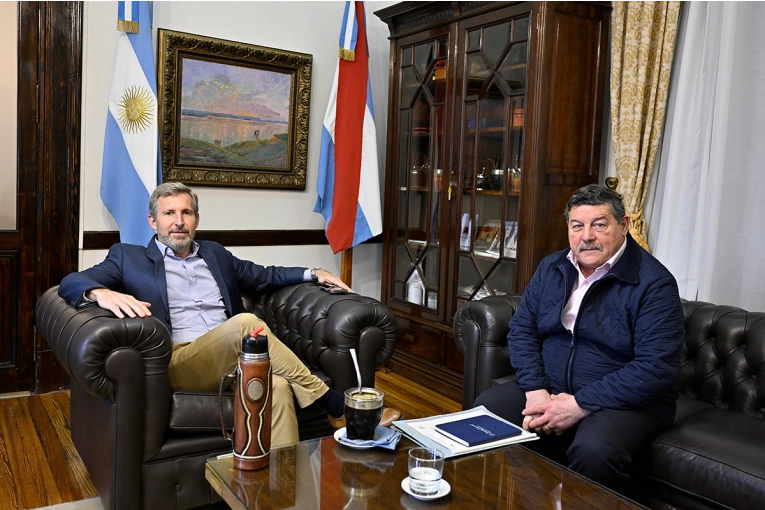 Frigerio confirmó que Provincia terminará 75 viviendas en Villa Paranacito