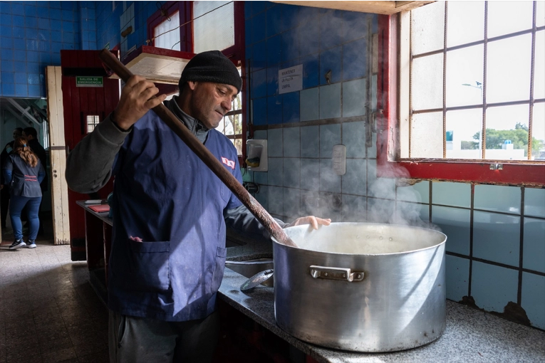 Gobierno provincial evalúa incorporar alimentos frescos en los desayunos escolares