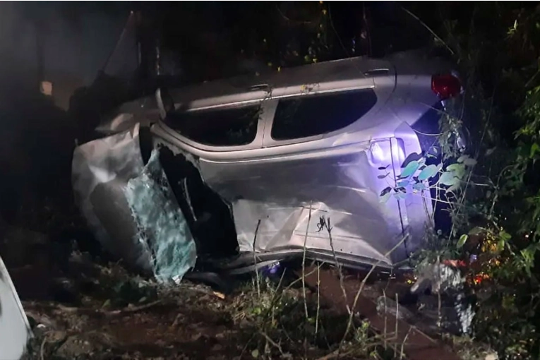 Perdió el control de su auto, chocó contra una casa y murió | Elonce.com