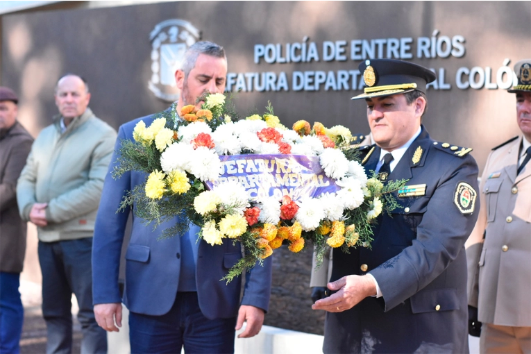 Se realizaron homenajes  en honor a los policías caídos en cumplimiento del deber