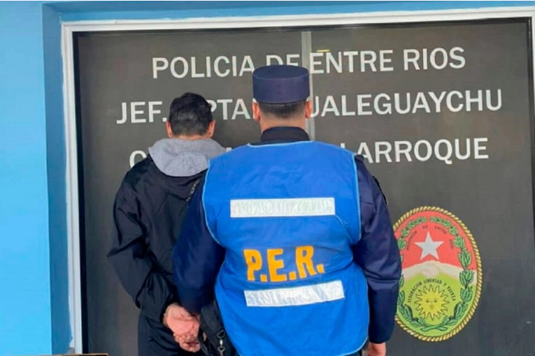 Amenazó con un arma a su pareja durante una discusión