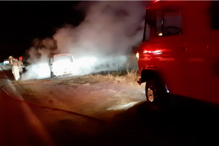 Se incendió una camioneta en la Autovía Nº 12: hubo pérdidas totales