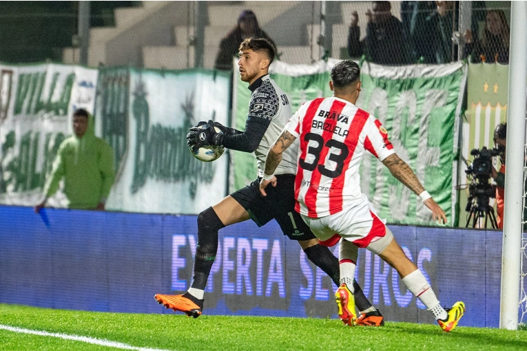 Instituto festejó en la última jugada y da pelea en el torneo: video del 2-1