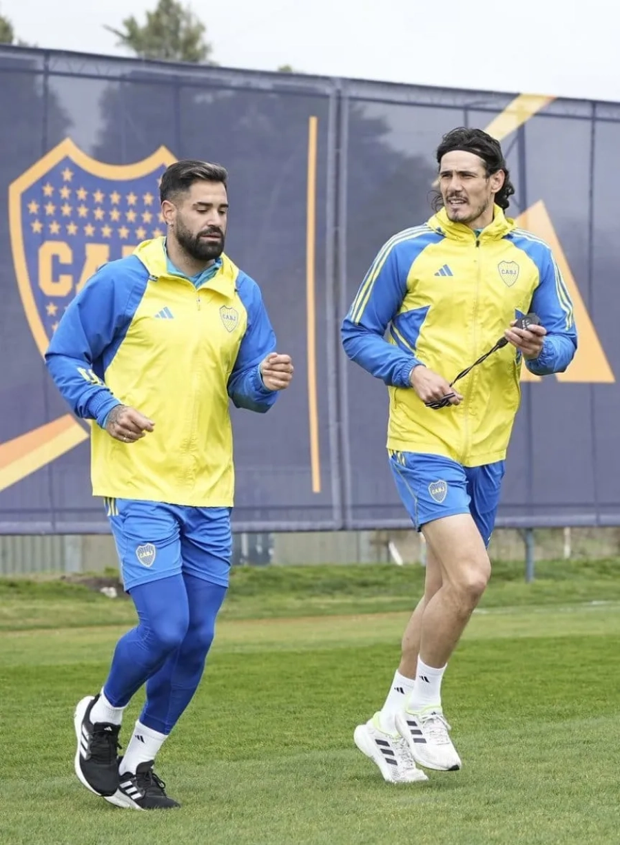 Milton Giménez y Edinson Cavani, en una de las prácticas de Boca en el predio.