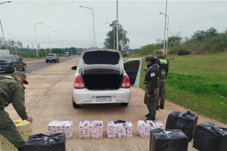 Cayó un subcomisario correntino que traficaba cigarrillos de contrabando