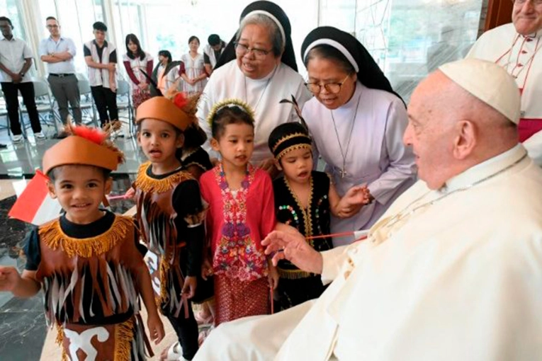 El Papa Francisco llegó a Indonesia, primera parada de su viaje a Asia