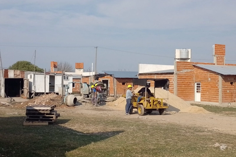 Con fondos provinciales reanudaron la terminación de 48 viviendas en Federal