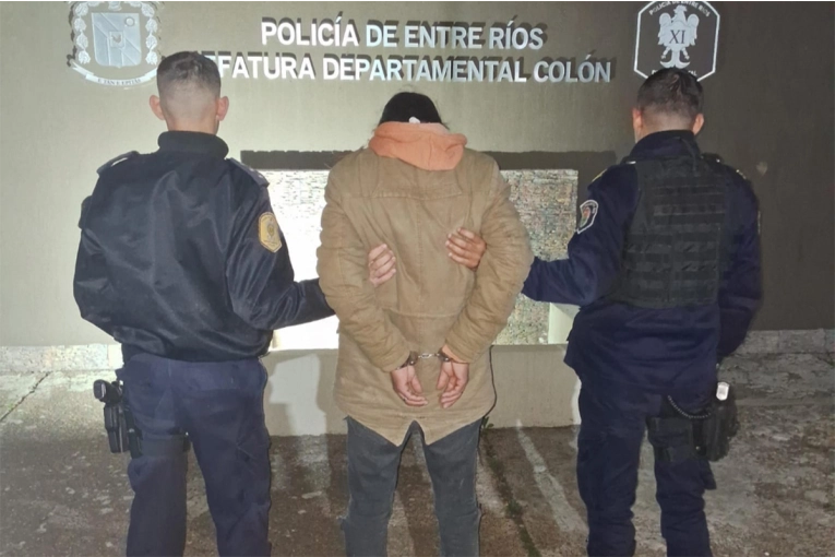 Un hombre quedó detenido tras atacar a otro con un cuchillo