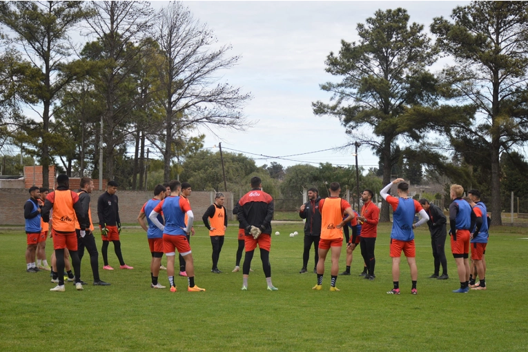 Patronato y su racha de lesiones en la defensa antes de enfrentar a Quilmes