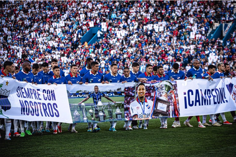 Juan Izquierdo tuvo un sentido homenaje en Nacional de Uruguay