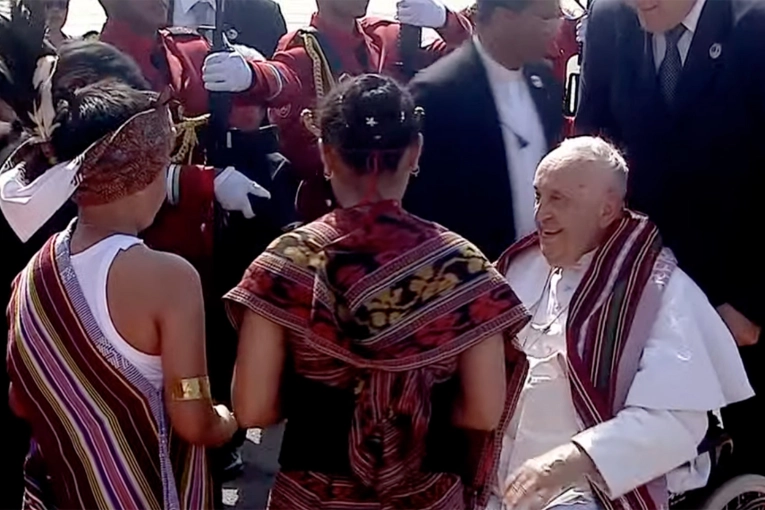 El Papa llamó a "vencer rivalidades, divisiones, miedos, superstición, violencia y explotación"