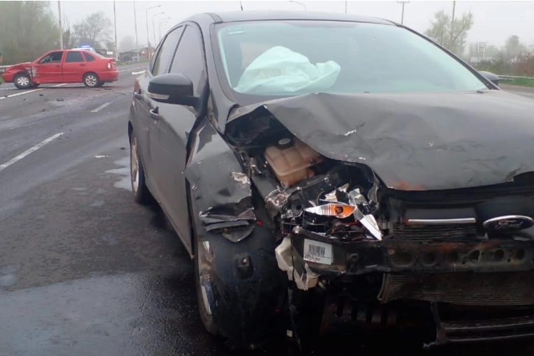 Dos mujeres resultaron heridas tras el choque de dos autos en la Autovía Nº12