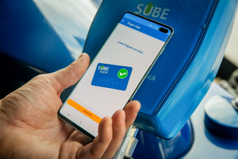 Transporte: localidades con SUBE ya pueden pagar el colectivo con el celular