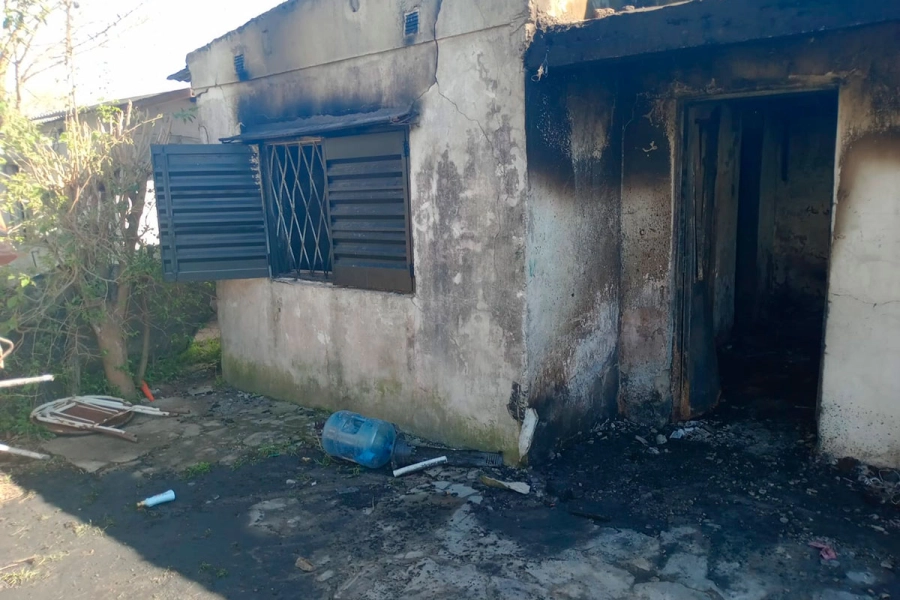 As&iacute; qued&oacute; la vivienda tras sofocar el incendio. Foto: Departamental Gualeguaych&uacute;