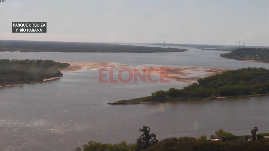 Bancos de arena, frente a Paran&aacute;. (foto: Elonce)