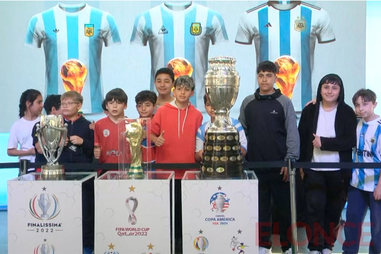 “Es una oportunidad única”: los testimonios de quienes se fotografiaron con las Copas de la Selección