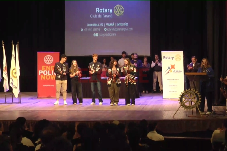 Rotary Club Paraná distinguió a los mejores compañeros de las escuelas