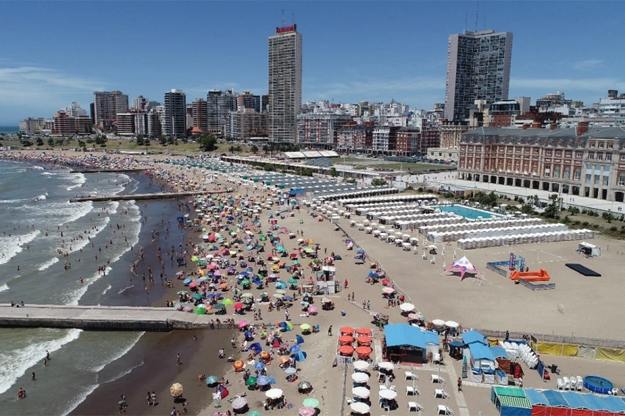 Fuerte suba de carpas en balnearios de Mar del Plata. Archivo