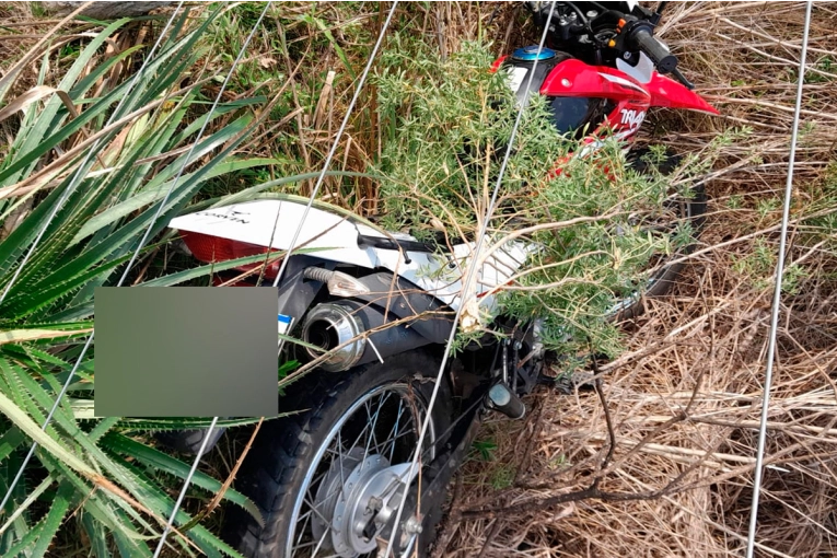 Motociclista terminó sobre la banquina y no recuerda qué pasó