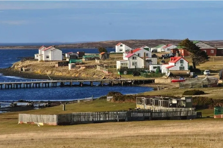 Argentina y Reino Unido acordaron restablecer un nuevo vuelo a Malvinas