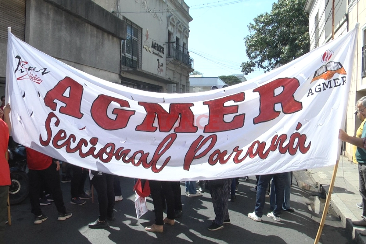 AGMER inicia un acampe frente a Casa de Gobierno AGMER inicia un acampe frente a Casa de Gobierno