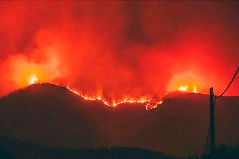 Incendios en Córdoba: prohibieron ingresos a cerros Uritorco, Champaquí y Los Gigantes