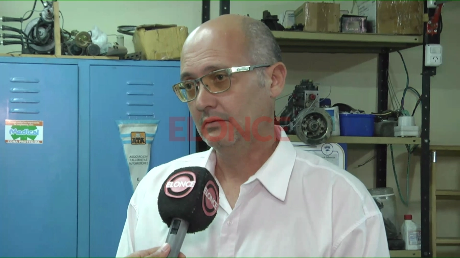Walter Taborda, docente del curso de electr&oacute;nica automotor. Foto: Elonce