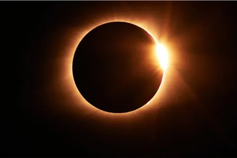 Hoy se produce un eclipse solar anular: a qué hora y recomendaciones para observarlo