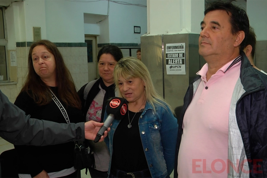 Padres de hermanas accidentadas. (foto: Elonce)