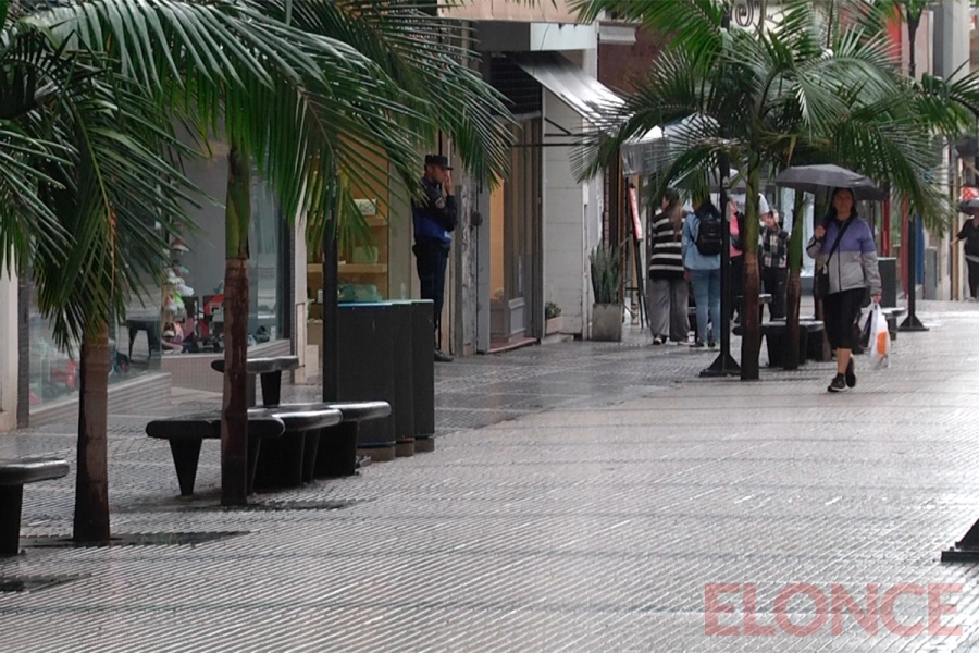 Fue un lunes lluvioso. Elonce