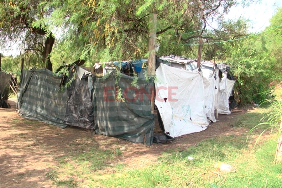 El merendero se encuentra en un barrio de pescadores, donde asisten ni&ntilde;os y familias que dependen de la ayuda comunitaria.