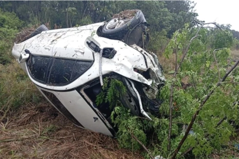 Choque frontal y vuelco sobre la Ruta 12 tuvo a entrerrianos involucrados