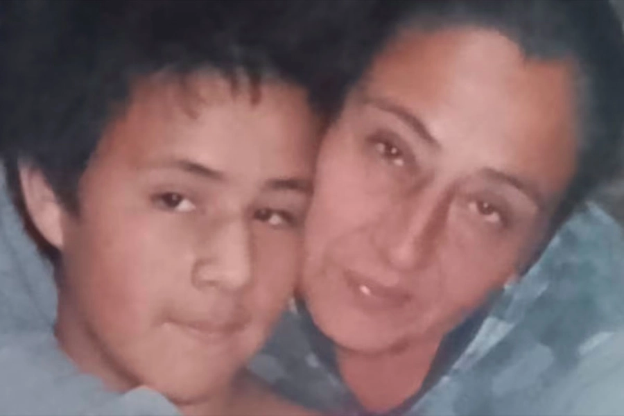 Thiago y su mam&aacute;. (Imagen: Infobae)