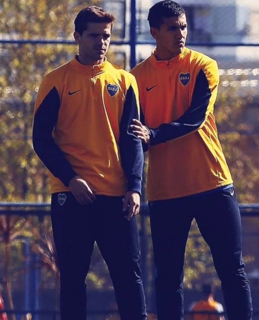 Fernando Gago y Leandro Paredes, juntos en un entrenamiento de Boca en 2013.