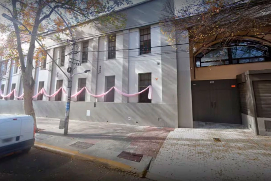 El docente fue desvinculado del colegio. (Imagen: Google Street View)