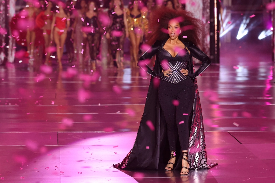 Model Tyra Banks volvi&oacute; al show de Victoria luego de 20 a&ntilde;os.