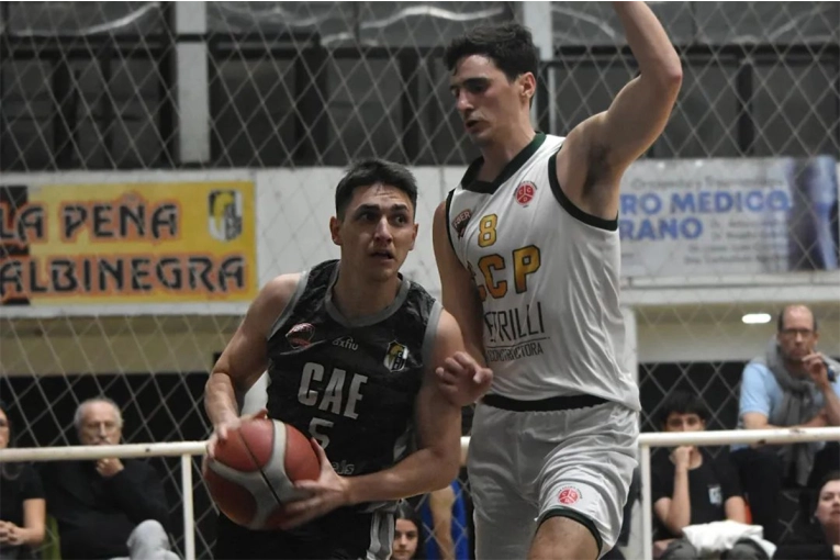 Los equipos paranaenses disputan sus series en los playoffs de la Liga Provincial de Básquet