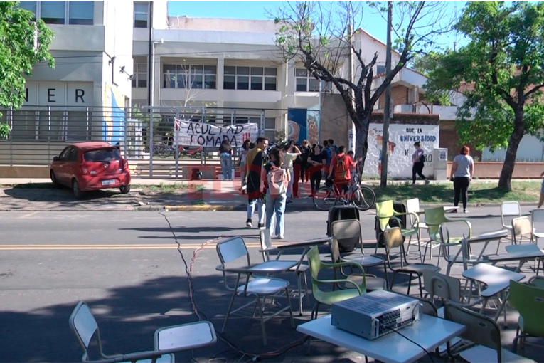 Segundo día de toma en la Facultad de Trabajo Social: “Hay un despertar del movimiento estudiantil”, indicaron