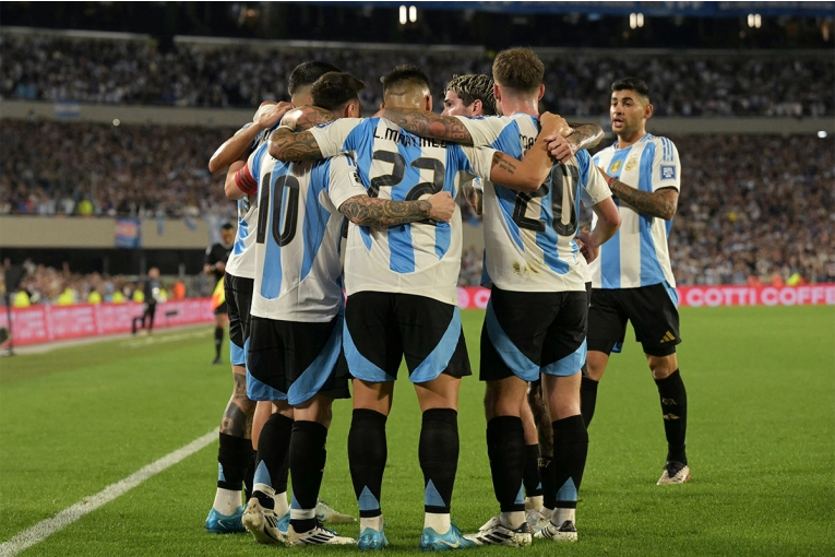 Con triplete de Messi, Argentina goleó 6-0 a Bolivia en el Monumental: videos