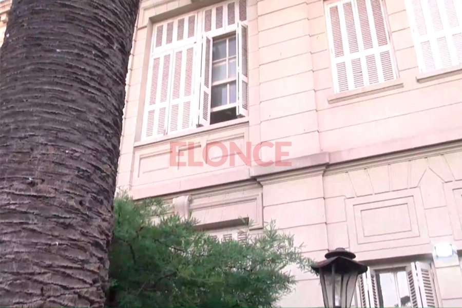 La ventana desde donde se arroj&oacute; la mujer