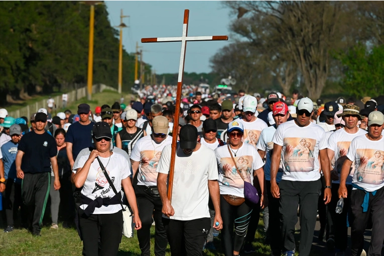 Peregrinación Hasenkamp-Paraná: con fe y alta temperatura los fieles transitan la etapa final