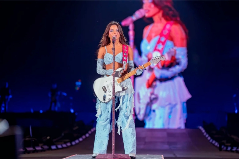 Emilia Mernes finalizó sus shows en el estadio Vélez ante más de 300.000 espectadores