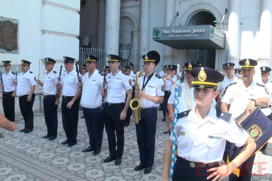 Acto conmemorativo frente a Catedral de Paran&aacute;. (foto: Elonce)