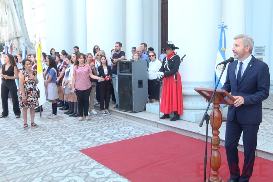 Acto conmemorativo frente a Catedral de Paran&aacute;. (foto: Elonce)