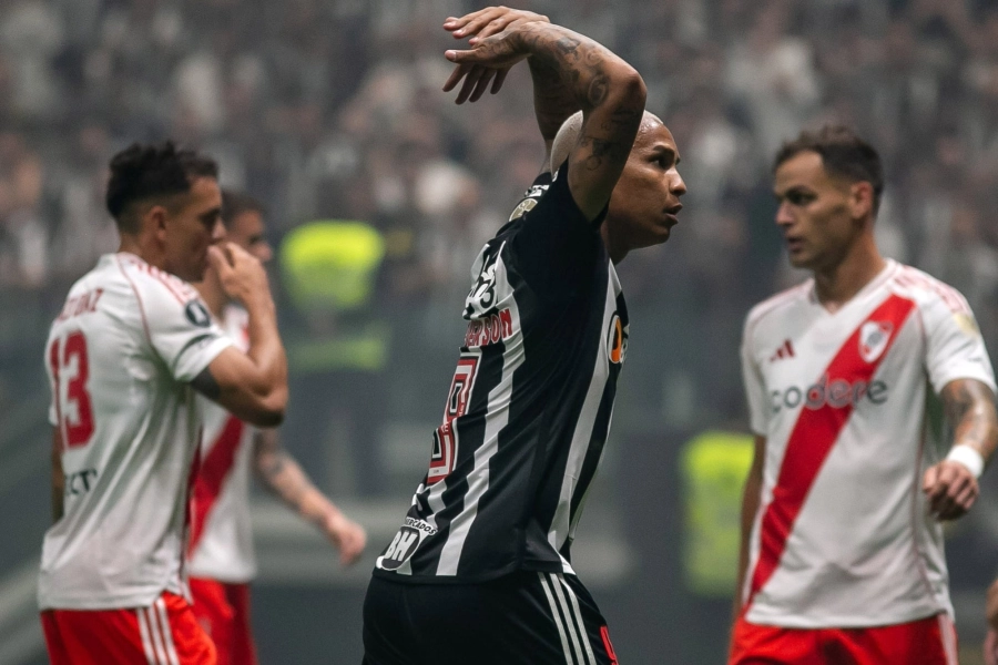 Celebra Deyverson, lo sufren Gonz&aacute;lez Pirez y Enzo D&iacute;az, gana Mineiro.