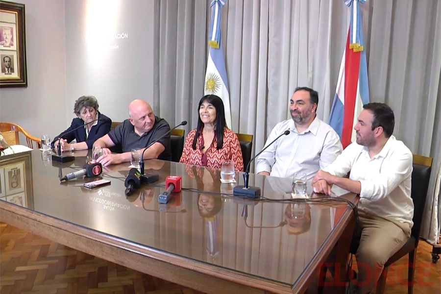 Presentaron &ldquo;Pinceladas de rock&rdquo; en Paran&aacute;. (Elonce)